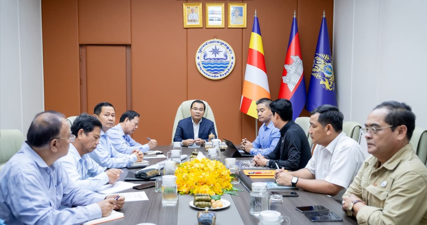 ឯកឧត្តមរដ្ឋមន្ត្រី ថោ ជេដ្ឋា អញ្ជើញដឹកនាំកិច្ចប្រជុំផ្ទៃក្នុង ដើម្បីពិនិត្យលទ្ធភាព និងស្វែងរកយន្តការរៀបចំផែនការយុទ្ធសាស្ត្ររំដោះទឹកជំនន់ និងរក្សាទឹកទុក នៅតំបន់ភាគពាយ័ព្យជាប់ព្រំដែនថៃ