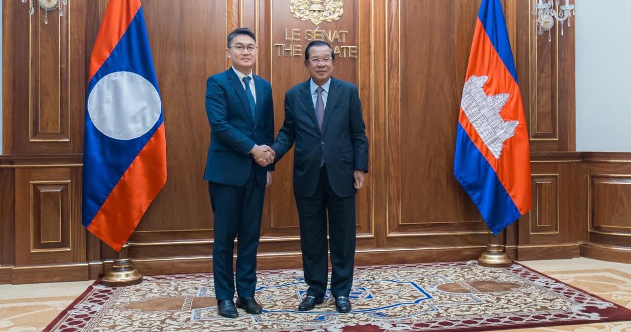 សម្តេចតេជោ ហ៊ុន សែន អនុញ្ញាតឱ្យ ឯកឧត្តម ថងលី ស៊ីសូលីត អគ្គលេខាធិការ នៃលេខាធិការ នៃគណៈកម្មាធិការមជ្ឈិមសហភាពយុវជនបក្សប្រជាជនបដិវត្តន៍ឡាវ ចូលជួបសម្ដែងការគួរសម