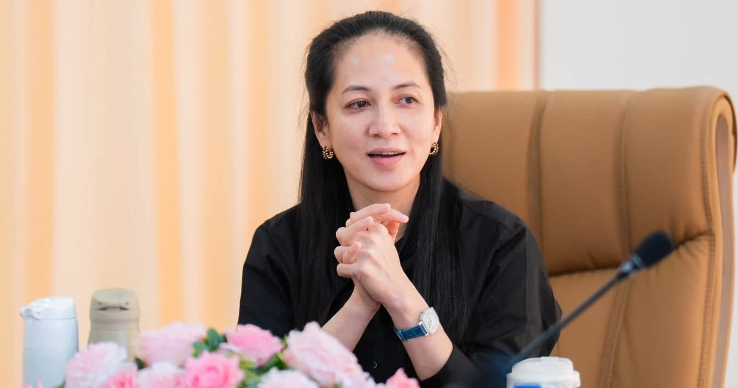 លោកជំទាវ ពេជ ចន្ទមុន្នី អញ្ជើញចូលរួមកិច្ចប្រជុំជាមួយស្នងការកាយឫទ្ធិនារីកម្ពុជាមកពីសាខានានារបស់ សមាគមកាយឫទ្ធិនារីកម្ពុជា ដើម្បីត្រៀមការសម្តែងសិល្បៈវប្បធម៌ខ្មែរ និងរៀបចំវត្ថុអនុស្សាវរីយ៍ដែលជាស្នាដៃរបស់កូនៗសមាជិកា
